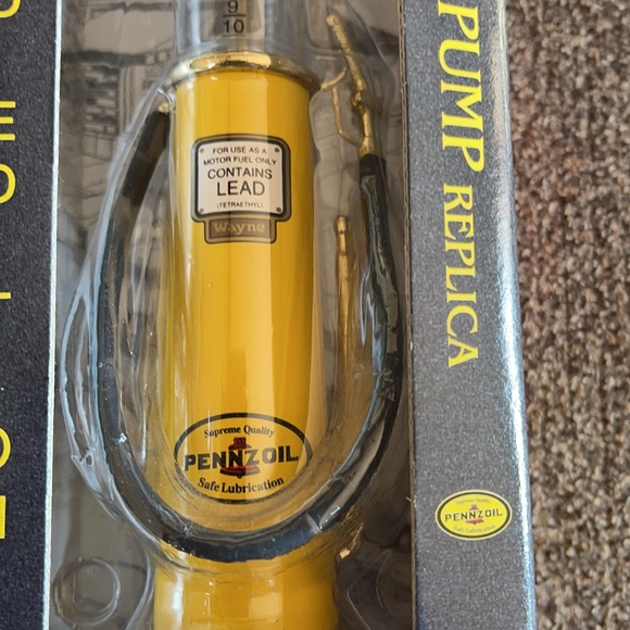 Gearbox Wayne Gas Pump Replica Collectible Toy - Picture 8 of 9